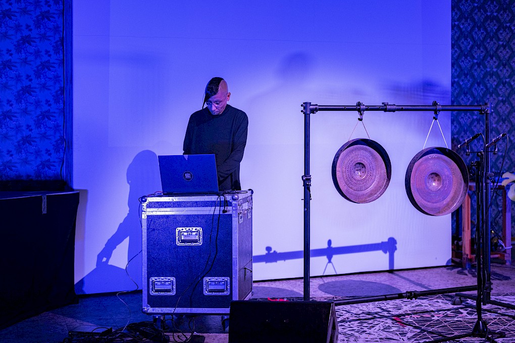 INVOCATIONS mit einer Sound-Performance von C-Drick | Photo: Marvin Systermans
