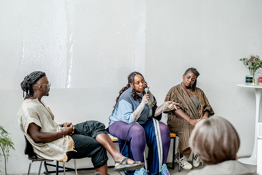 Unterhaltung zwischen Dinnyuy Manjoh, Kathleen Bomani & Zina Saro-Wiwa | Photo: Matthew Hansen
