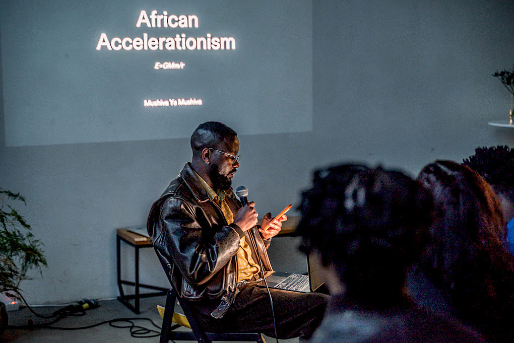 Lyrik-Lesung von Mark Mushiva | Photo: Matthew Hansen