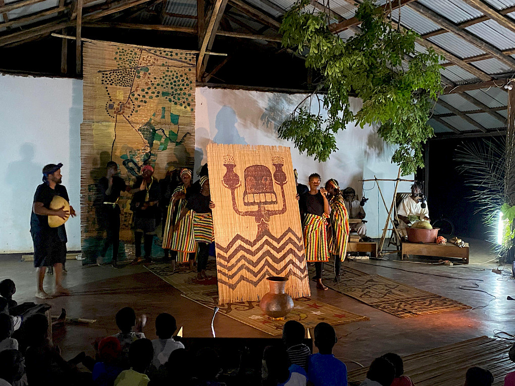 Theaterstück und Kussundé in Malafo/Guinea-Bissau | Foto: Filipa César