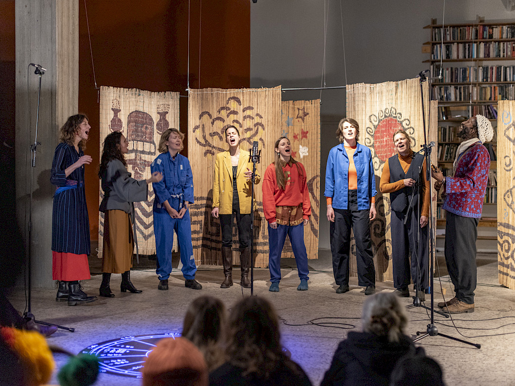 Eröffnungsperformance von Mû Mbana & Otucha Collective | Foto: Marvin Systermans