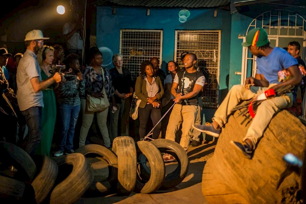 Rhythmanalysis in Harare with Gintersdorfer/Klaßen and Lloyd Nyikadzino, Photo: Jekesai Njikizana