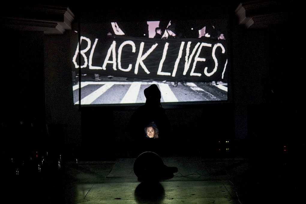 Incantations for Ecologies of Darkness: Performance by Jeannette Ehlers | Photo: Raisa Galofre